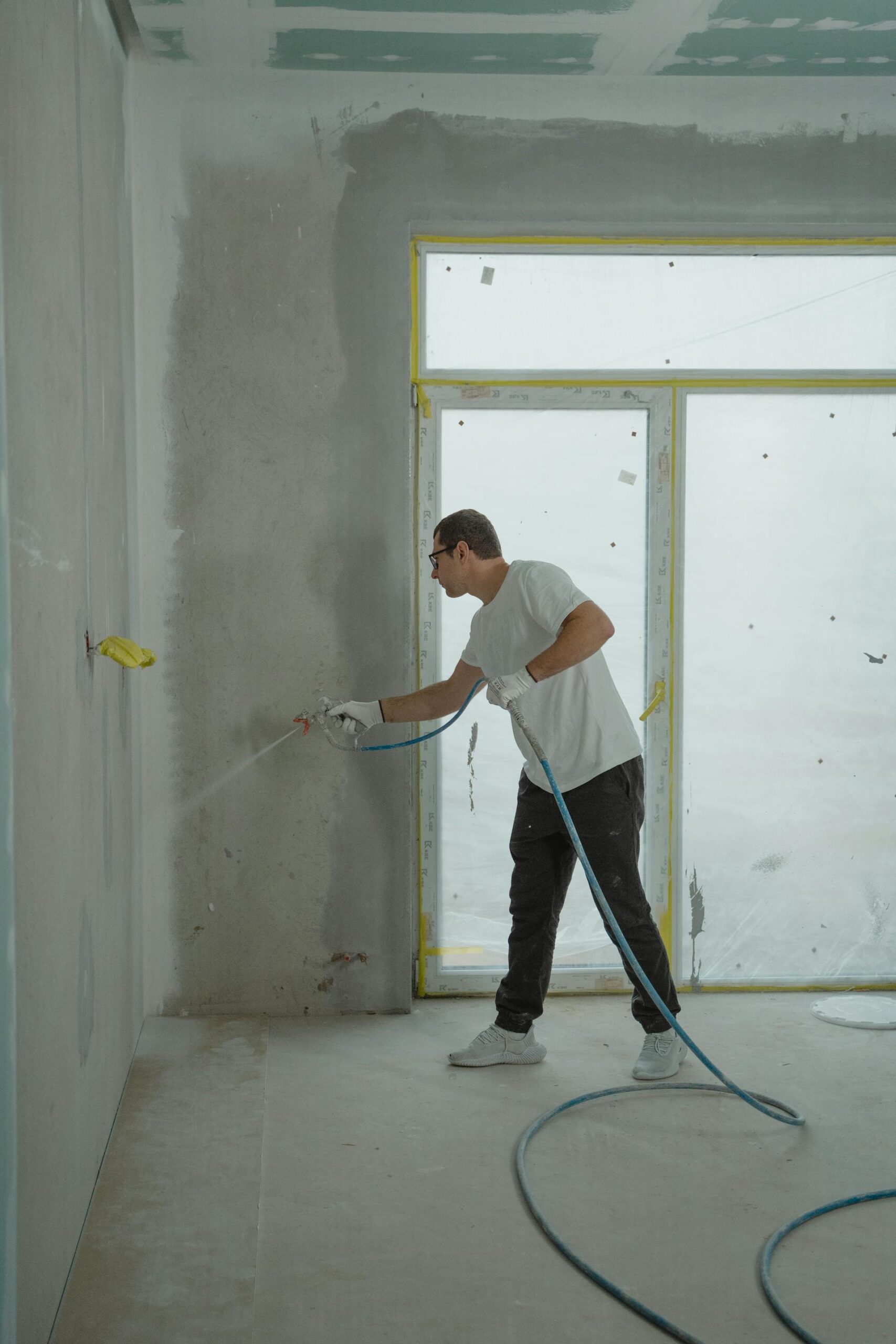 Wat kost latex spuiten? Prijs, stappen en slimme tips